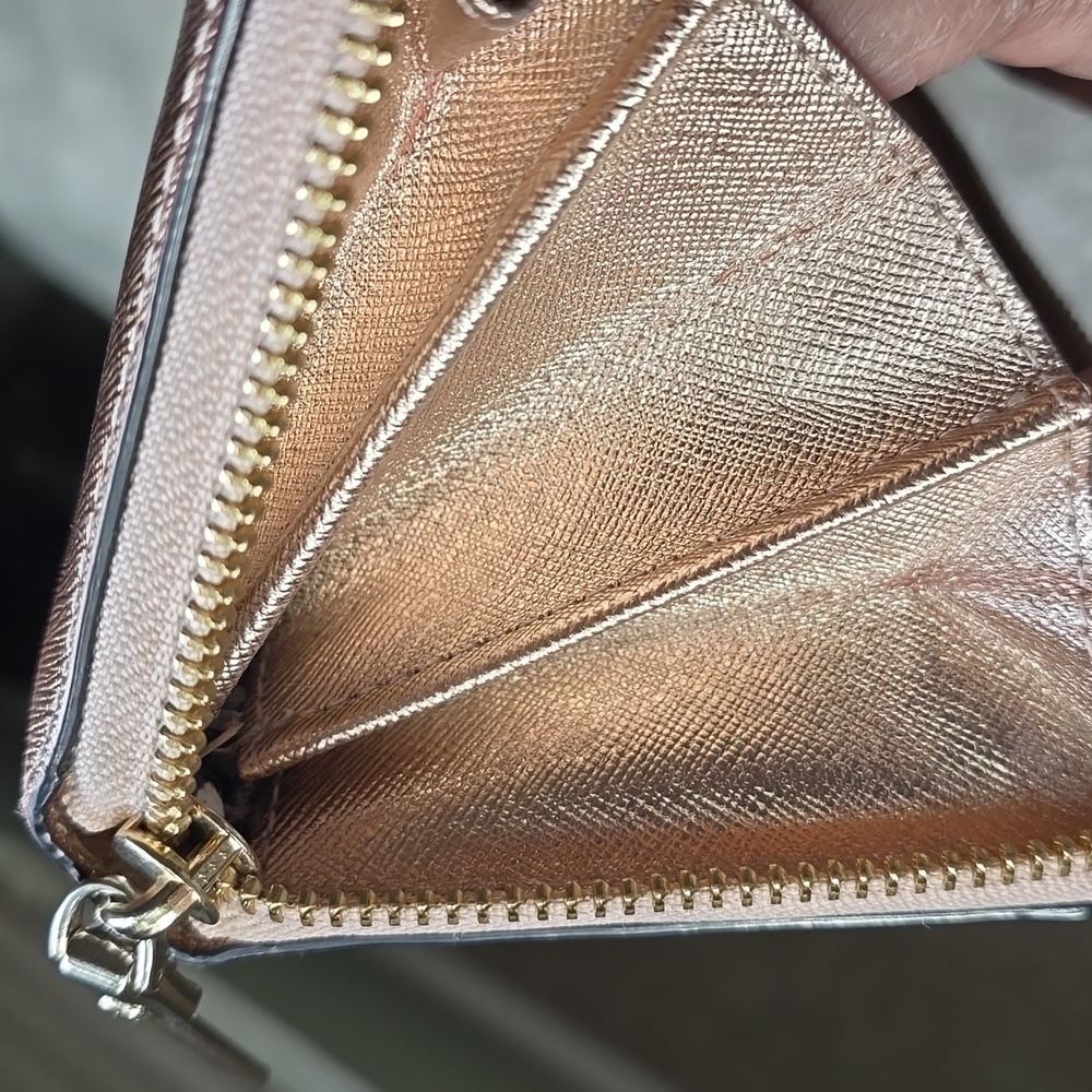 ✨Kate Spade Metallic Gold Zip Around Wallet ✨ - Picture 11 of 11